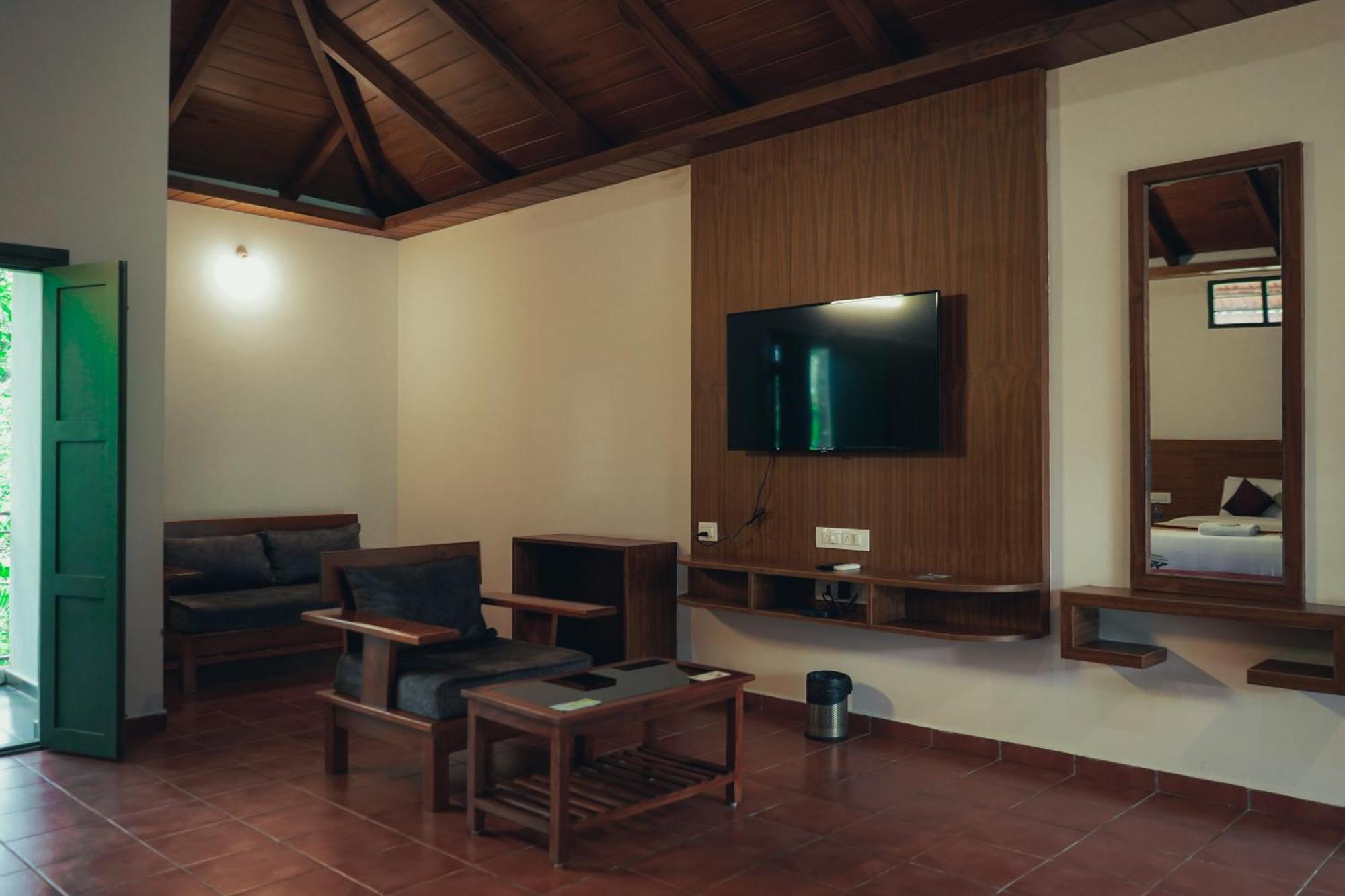 Coorggavadana Hotel Madikeri Exterior photo